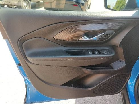 Used 2024 GMC Terrain SLE w/ Driver Convenience Package FWD image 18
