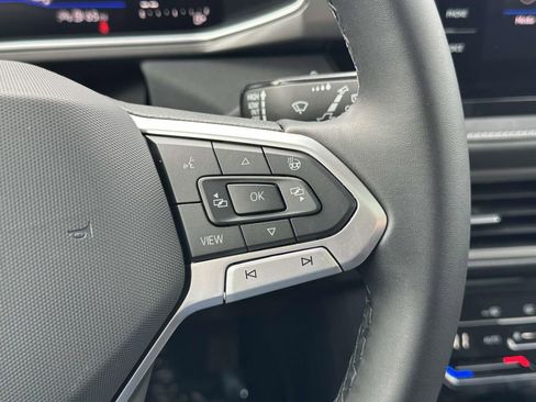 New 2025 Volkswagen Taos SE FWD image 18