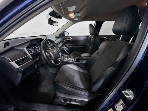 Used 2024 Mitsubishi Outlander SE image 13