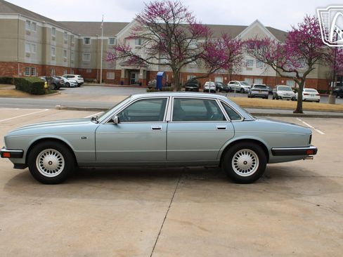 Used 1990 Jaguar XJ Vanden Plas RWD image 8
