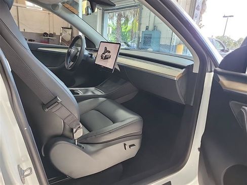 Used 2023 Tesla Model Y Long Range AWD/4WD image 8