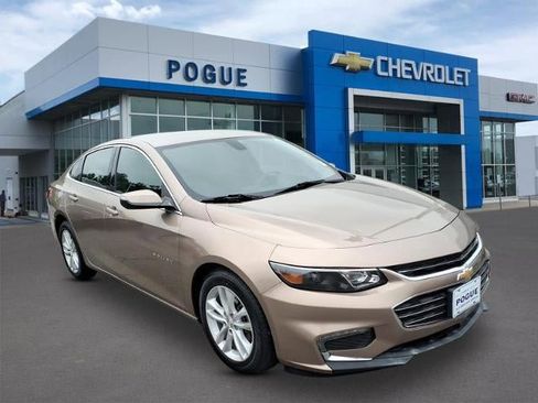 Used 2018 Chevrolet Malibu LT FWD image 1