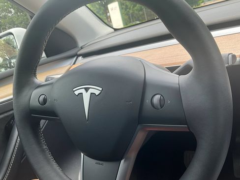 Used 2023 Tesla Model Y Long Range AWD/4WD image 22