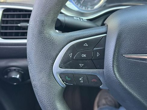 Used 2016 Chrysler 200 Limited FWD image 19