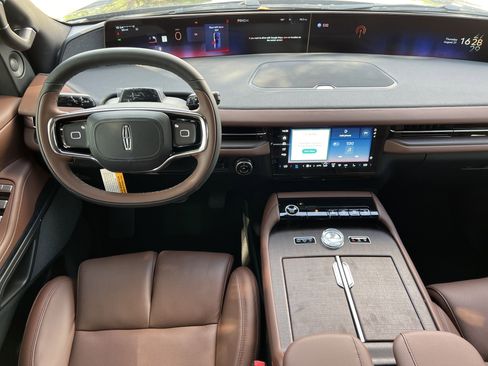 New 2025 Lincoln Navigator Reserve image 15