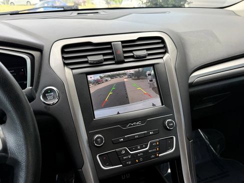 Used 2019 Ford Fusion SE FWD image 32