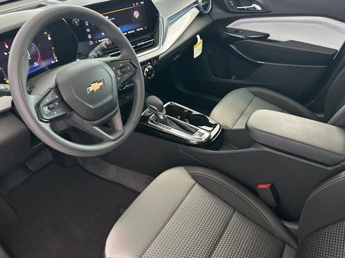 New 2026 Chevrolet Trax LT w/ Sunroof Package FWD image 10