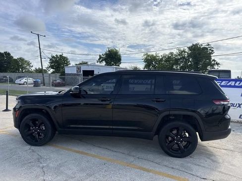 Used 2023 Jeep Grand Cherokee L Laredo RWD image 13