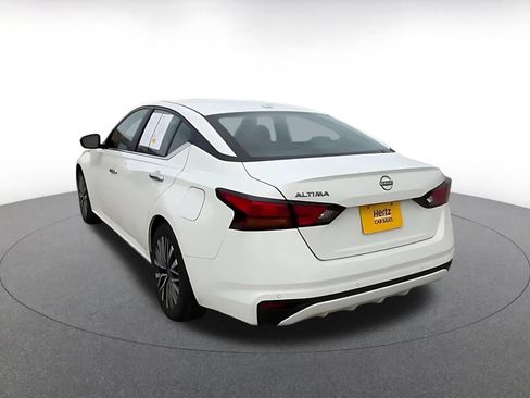 Used 2025 Nissan Altima 2.5 SV FWD image 10