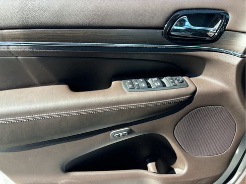 Used 2019 Jeep Grand Cherokee Overland image 20