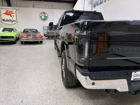 Used 2020 Ford F350 Lariat w/ Lariat Ultimate Package image 9