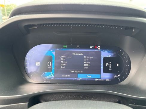 Certified 2025 Volvo XC40 B5 Core AWD/4WD image 18