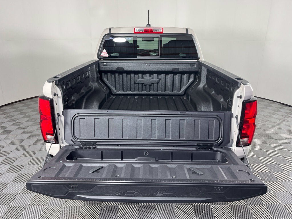 New 2026 Chevrolet Colorado ZR2 w/ Technology Package AWD/4WD image 12