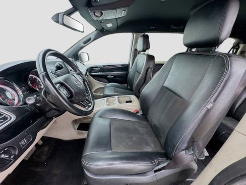 Used 2019 Dodge Grand Caravan SXT FWD image 13
