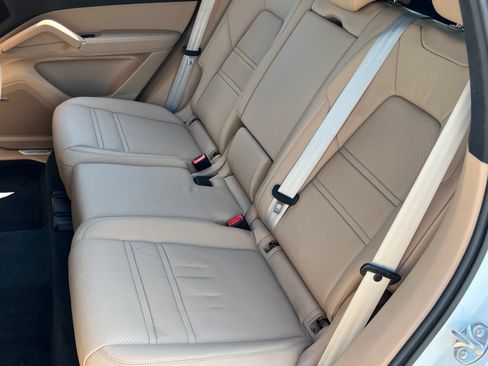 Certified 2023 Porsche Cayenne Platinum Edition AWD/4WD image 16