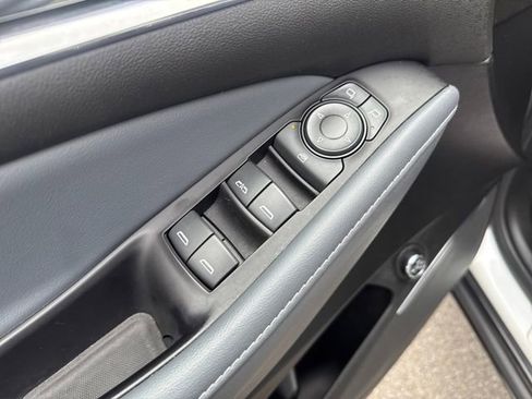 Used 2019 Buick Enclave Essence image 10