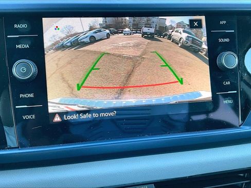 Used 2022 Volkswagen Taos SE w/ Panoramic Sunroof Package image 20