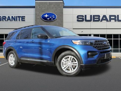 Used 2022 Ford Explorer XLT image 3