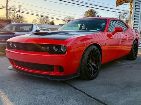 Used 2016 Dodge Challenger SRT Hellcat RWD image 1