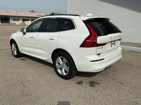 Used 2022 Volvo XC60 B5 Momentum image 3