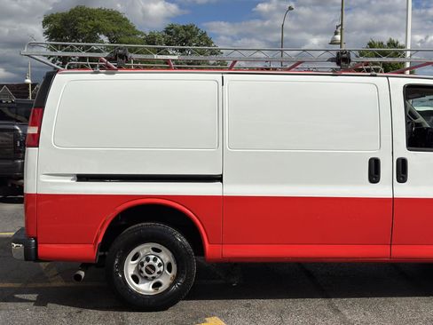 Used 2018 GMC Savana 3500 w/ Driver Convenience Package RWD image 10