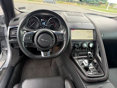 Used 2019 Jaguar F-TYPE R AWD/4WD image 18