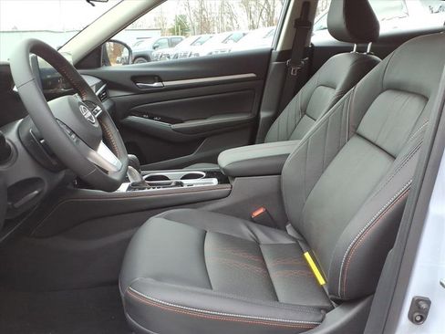 New 2025 Nissan Altima 2.5 SR w/ SR Premium Package image 9