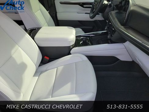Used 2025 Chevrolet Suburban Premier AWD/4WD image 28