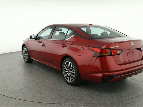 Used 2025 Nissan Altima 2.5 SV FWD image 6