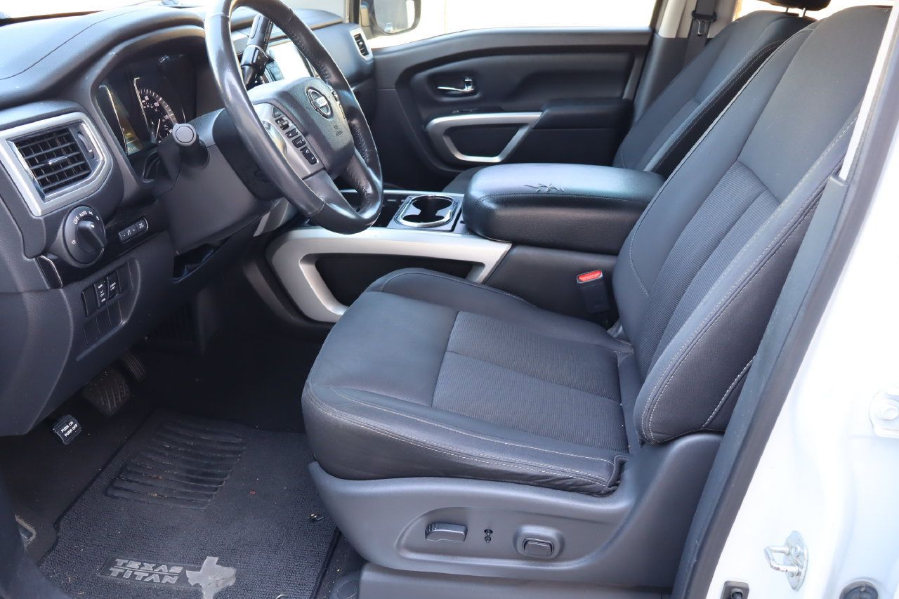 Used 2018 Nissan Titan SV w/ SV Convenience Package RWD image 14