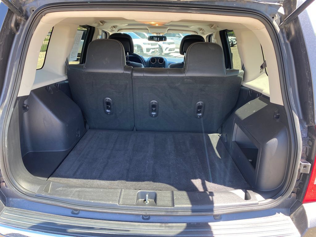 Used 2017 Jeep Patriot High Altitude AWD/4WD image 22
