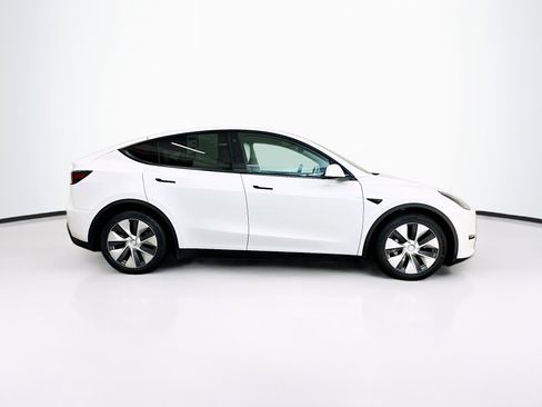 Used 2021 Tesla Model Y Long Range image 10