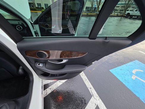 Used 2015 Mercedes-Benz C 300 4MATIC Sedan image 38