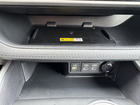 Used 2023 Toyota Highlander XLE AWD/4WD image 21