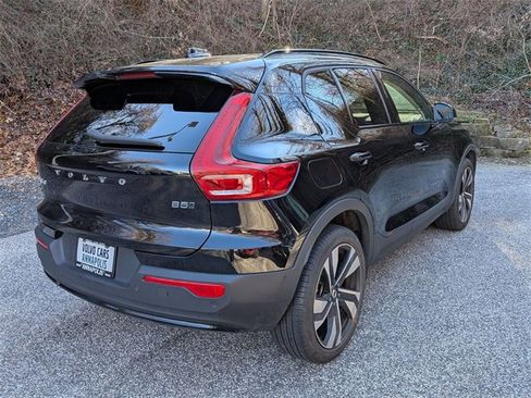 Certified 2023 Volvo XC40 B5 Plus w/ Protection Package Premier image 7