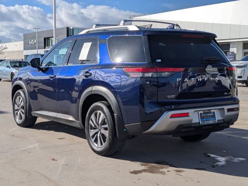 Used 2023 Nissan Pathfinder SL image 4