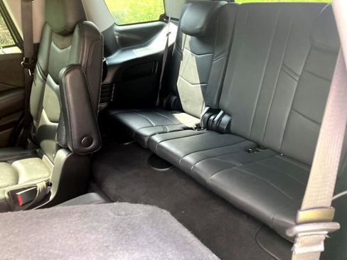 Used 2019 Cadillac Escalade Premium Luxury image 32