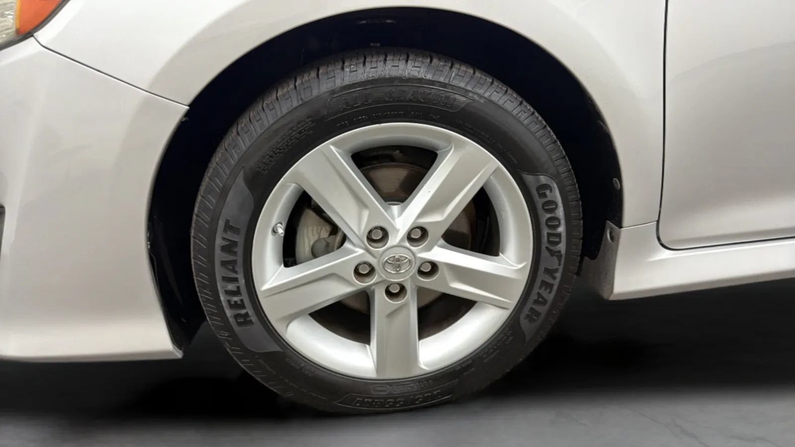 Used 2013 Toyota Camry SE FWD image 26