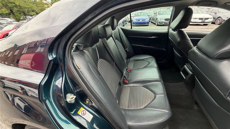 Used 2019 Toyota Camry SE FWD image 11