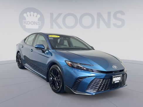 Used 2025 Toyota Camry SE w/ Convenience Package FWD image 10