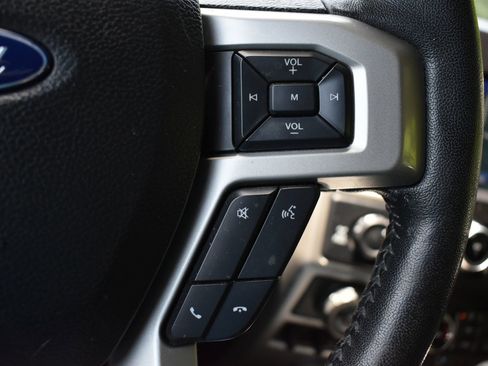 Used 2019 Ford F150 Lariat w/ Equipment Group 502A Luxury AWD/4WD image 19