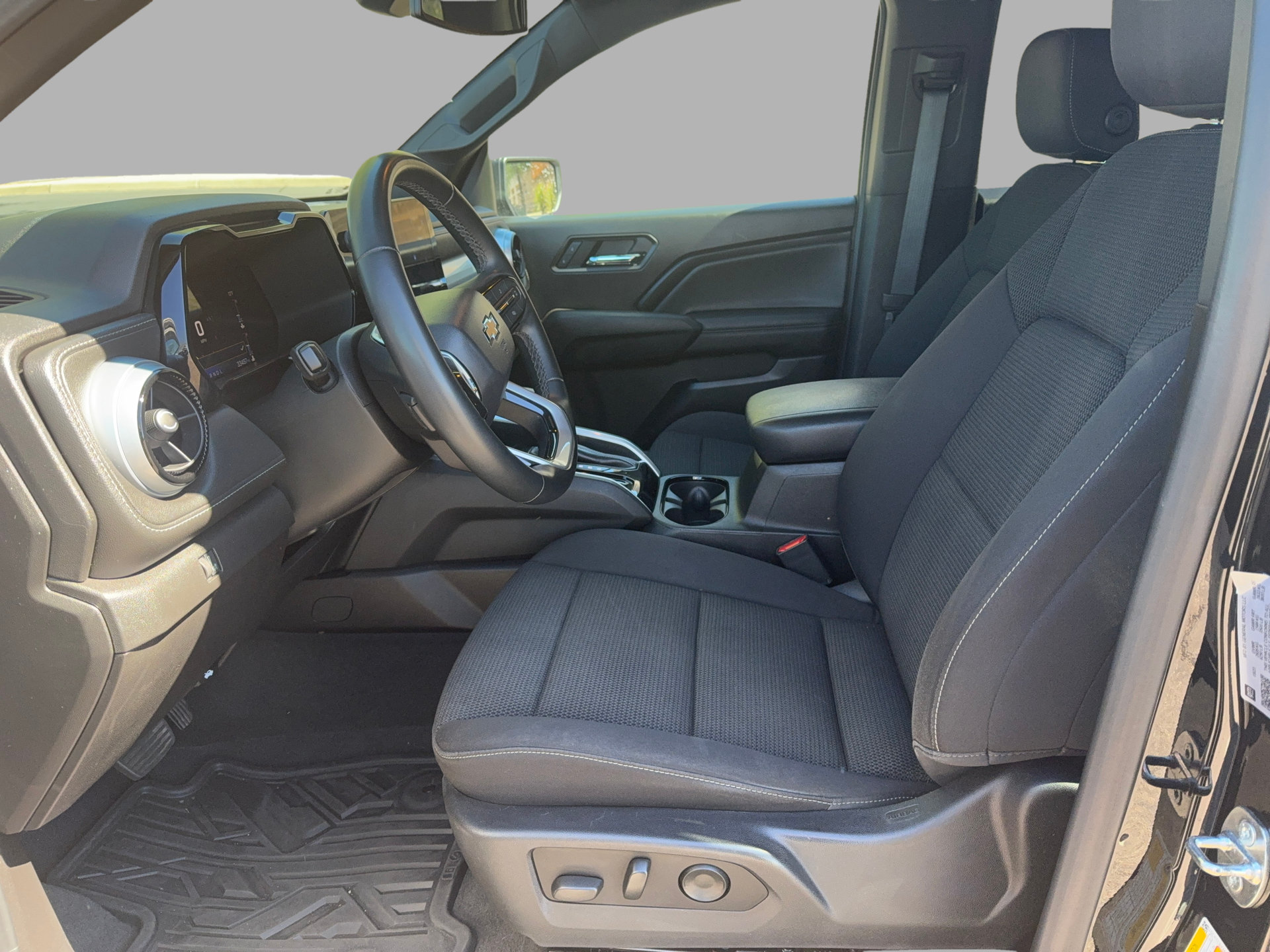 Used 2023 Chevrolet Colorado LT w/ LT Convenience Package II AWD/4WD image 11