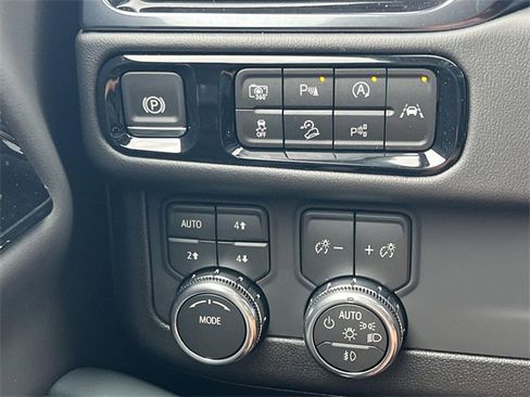 New 2026 GMC Yukon XL AT4 w/ AT4 Premium Package image 22