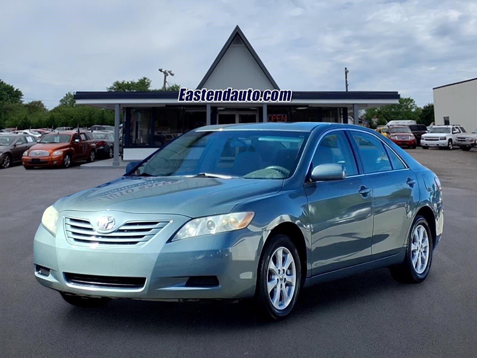 Used 2009 Toyota Camry SE FWD image 1