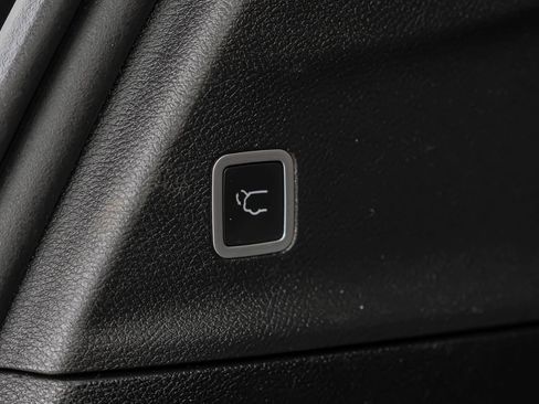 Used 2018 Chrysler Pacifica Limited image 72