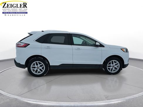 Used 2024 Ford Edge SEL image 4