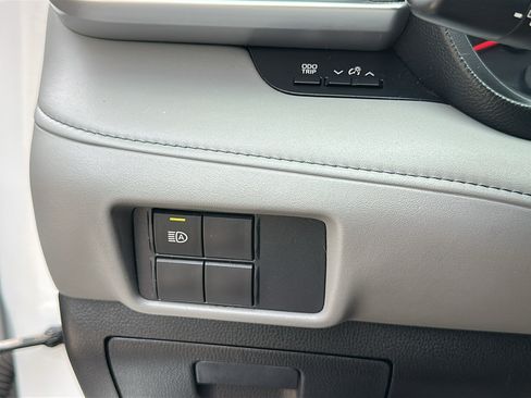 Used 2020 Toyota Highlander L AWD/4WD image 14
