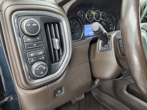 Used 2020 Chevrolet Silverado 2500 LT w/ Convenience Package image 40