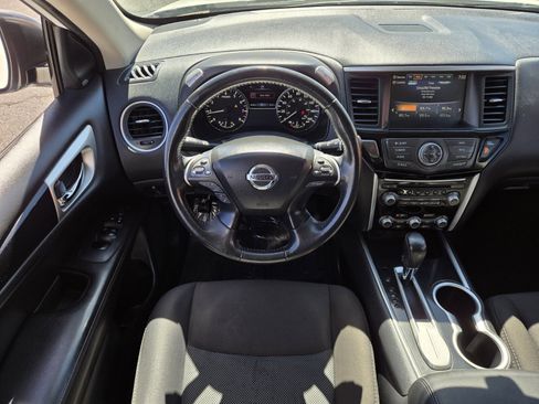 Used 2019 Nissan Pathfinder SV image 10