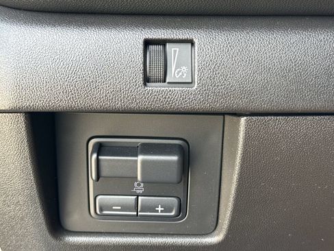 Used 2024 Chevrolet Colorado LT AWD/4WD image 37